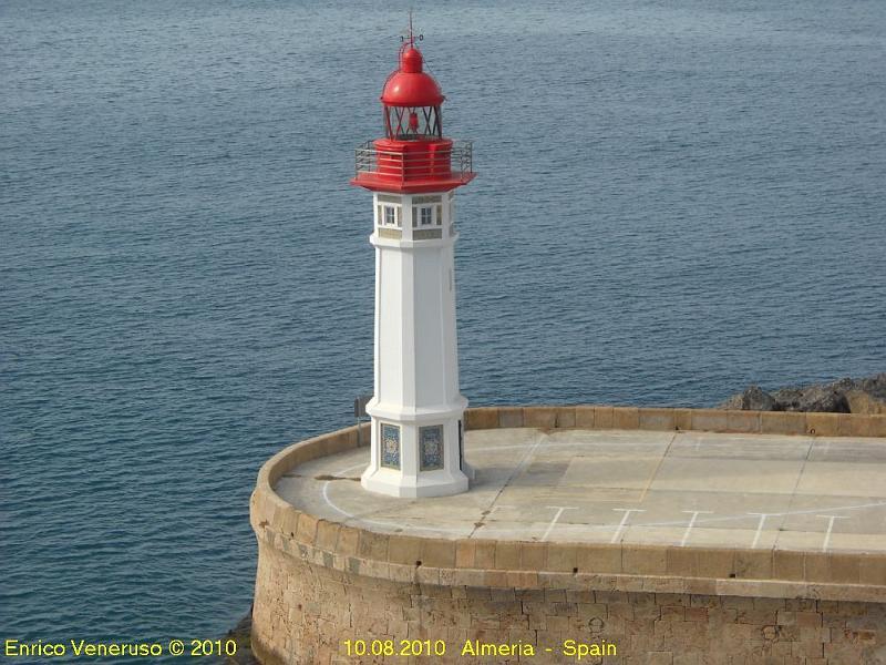 12 - Fanale rosso porto di Almeria - Spagna - Almeria's harbour red lantern - SPAIN.jpg
